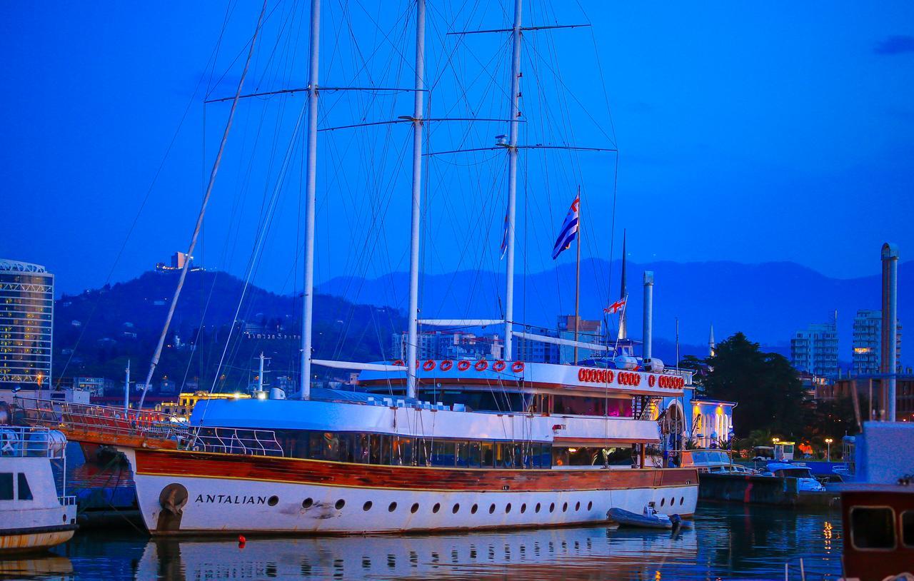 Royal Hotel Batum Dış mekan fotoğraf