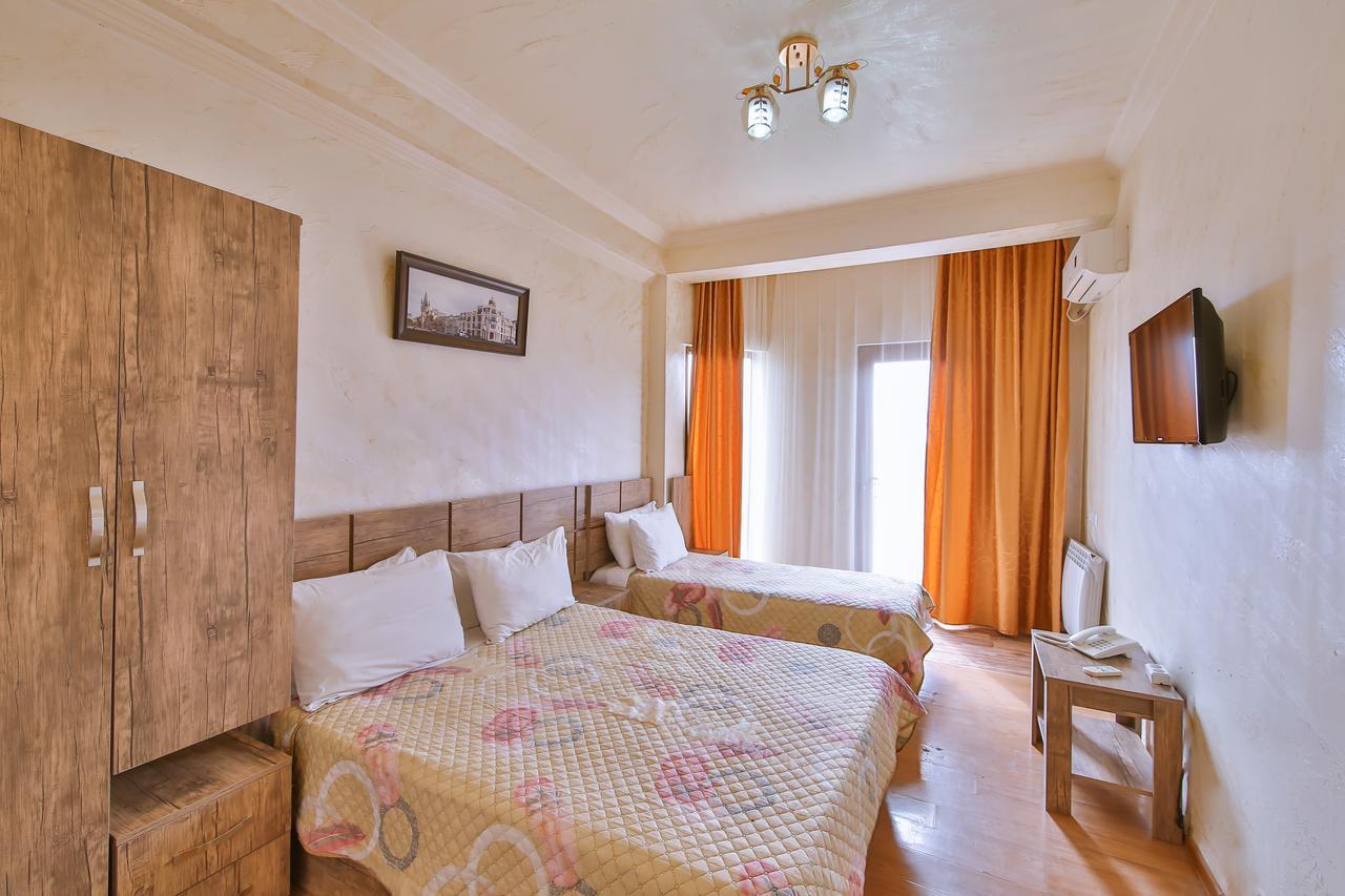 Royal Hotel Batum Dış mekan fotoğraf